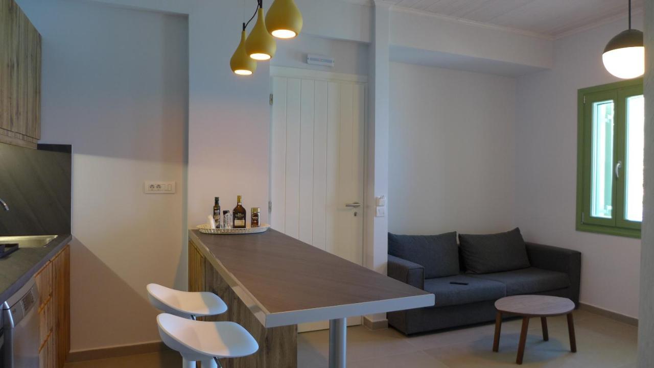 Caltabania Suites Áyios Nikítas Eksteriør billede